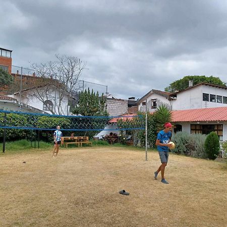 Hostal Mochiliers Bed And Breakfast Cuenca Exterior foto