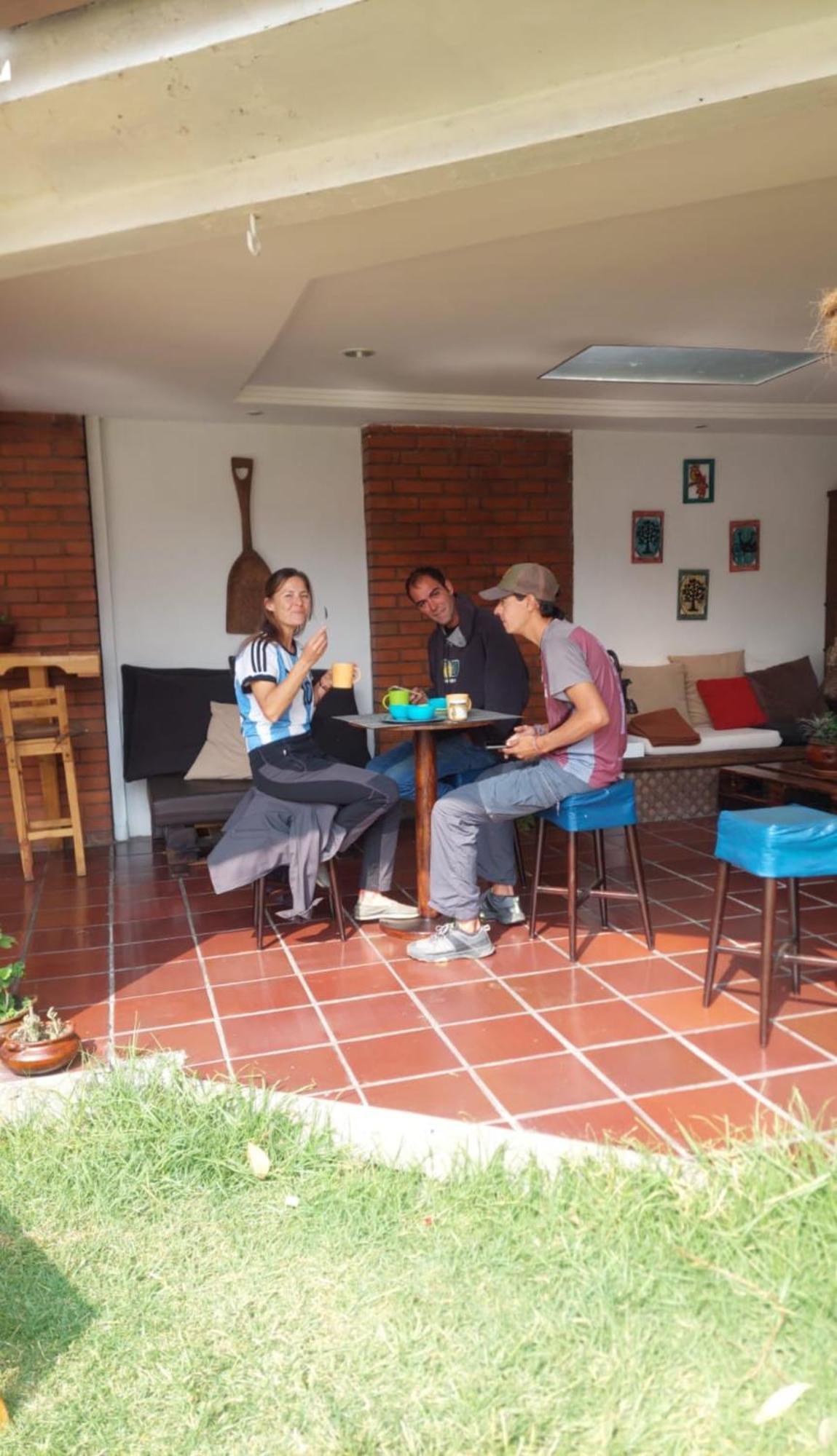 Hostal Mochiliers Bed And Breakfast Cuenca Exterior foto